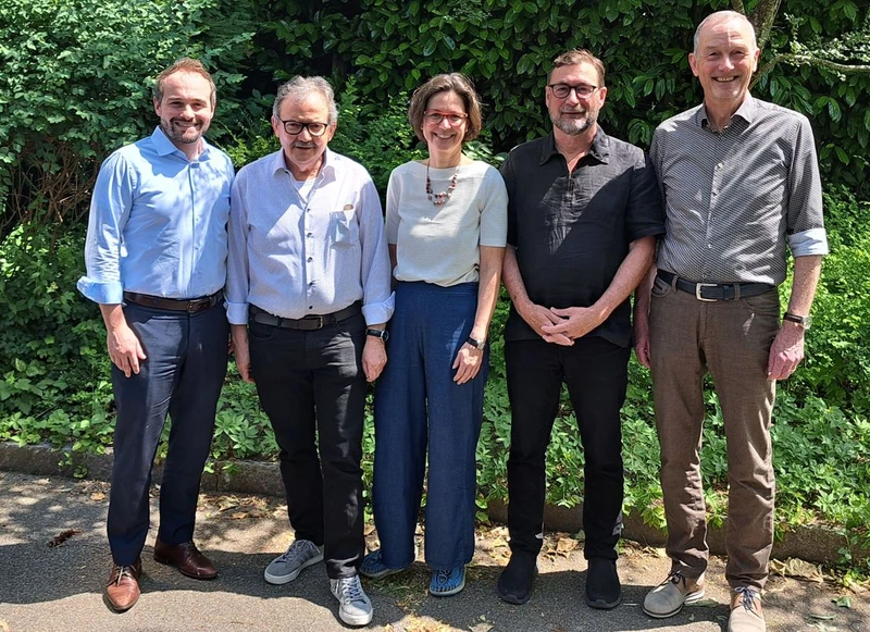 Gruppenbild-mit-Dame